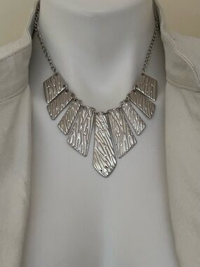 Silver Textured Plate Small To Large Statement Bib Paperclip Chain Necklace